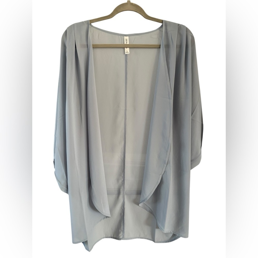 Zenana Outfitters Light Gray Blouse (NWOT)
